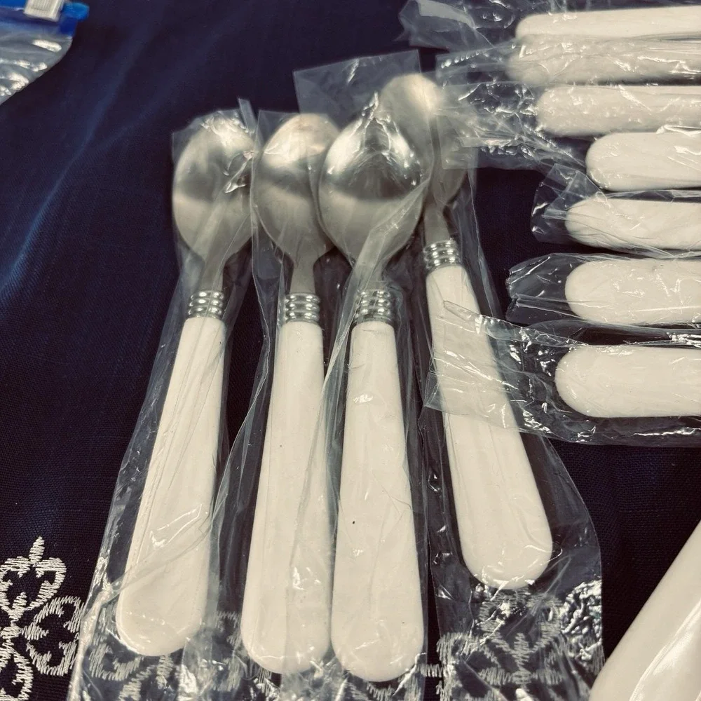 Vintage Gibson white-handled stainless steel flatware 4 spoons, knives & forks